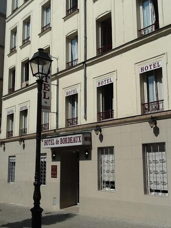 Hipotel Bordeaux Menilmontant Hotel 3*