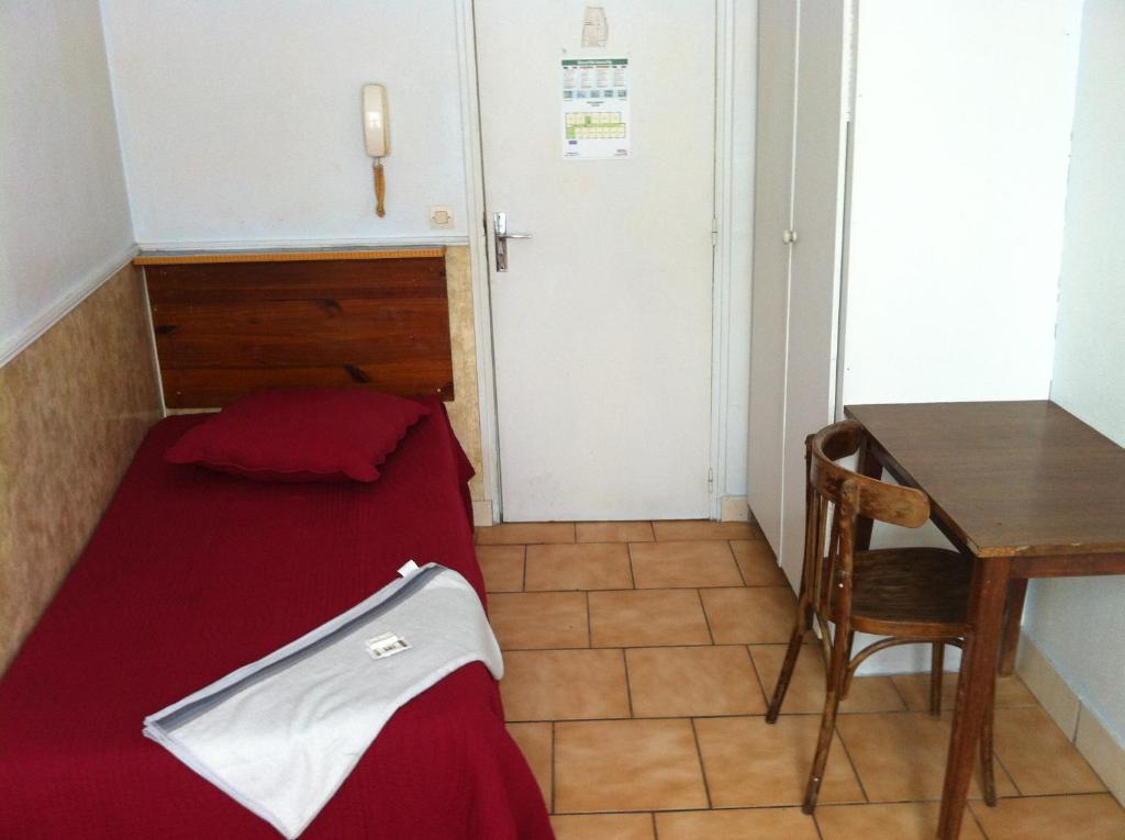 Hipotel Bordeaux Menilmontant 3*